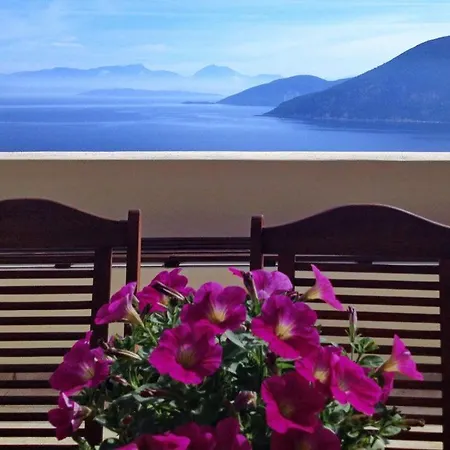 Sleeps 6 Villa Katsaráta