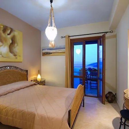 Sleeps 6 * Katsaráta