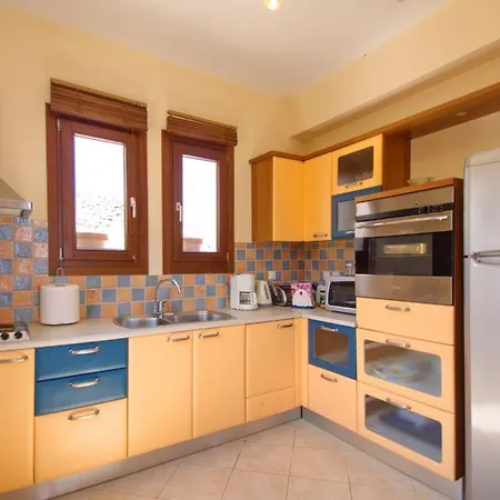 Sleeps 6 *