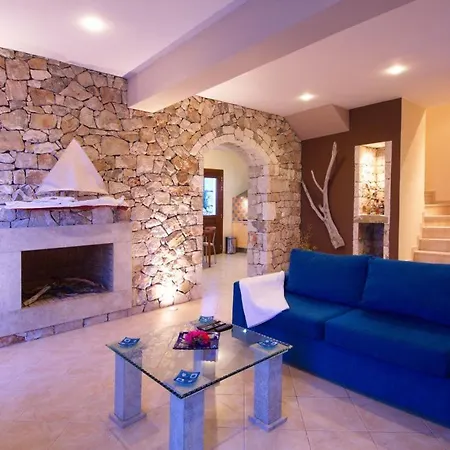 Sleeps 6