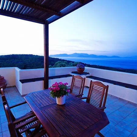 Sleeps 6 Katsaráta