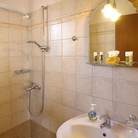Sleeps 6 Villa Katsaráta