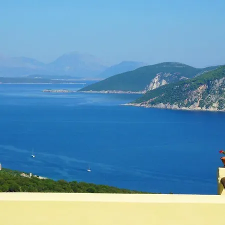 Villa Sleeps 6 *