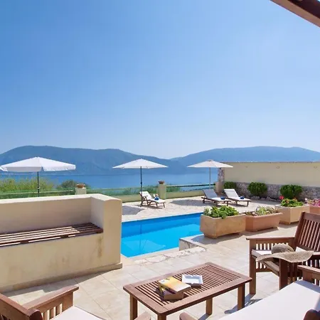 Sleeps 6 Villa *