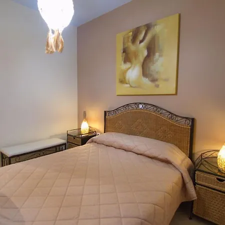 Sleeps 6 Villa *